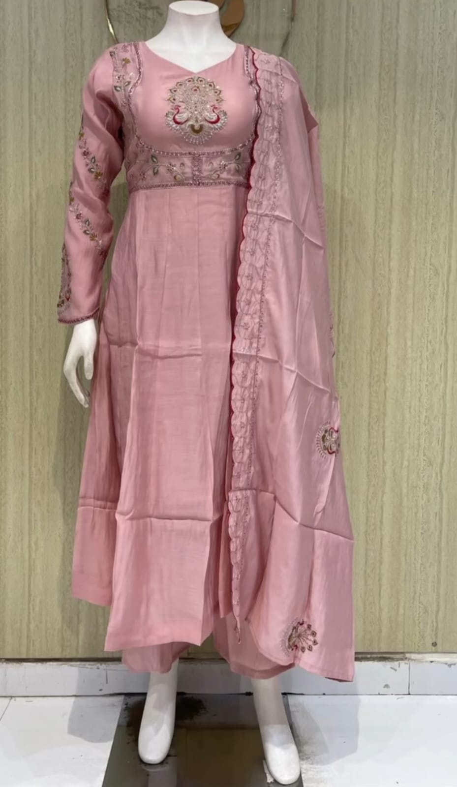 Mulchanderi Embroidery 3-Piece Set image 2